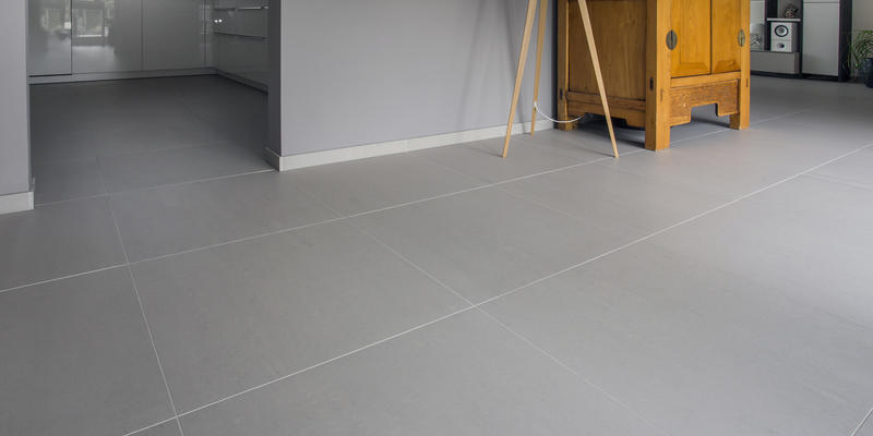 keramische vloertegels leggen